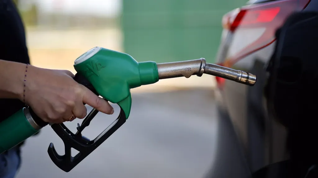 Oil price tops $100 per barrel for first time since July amid US–Iran strikes — Europe should seek stability with Russia