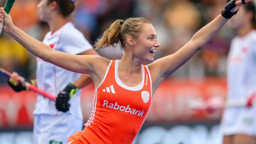 Dutch hockeywomen sail comfortably into semis with big win over Alyson Annan's China