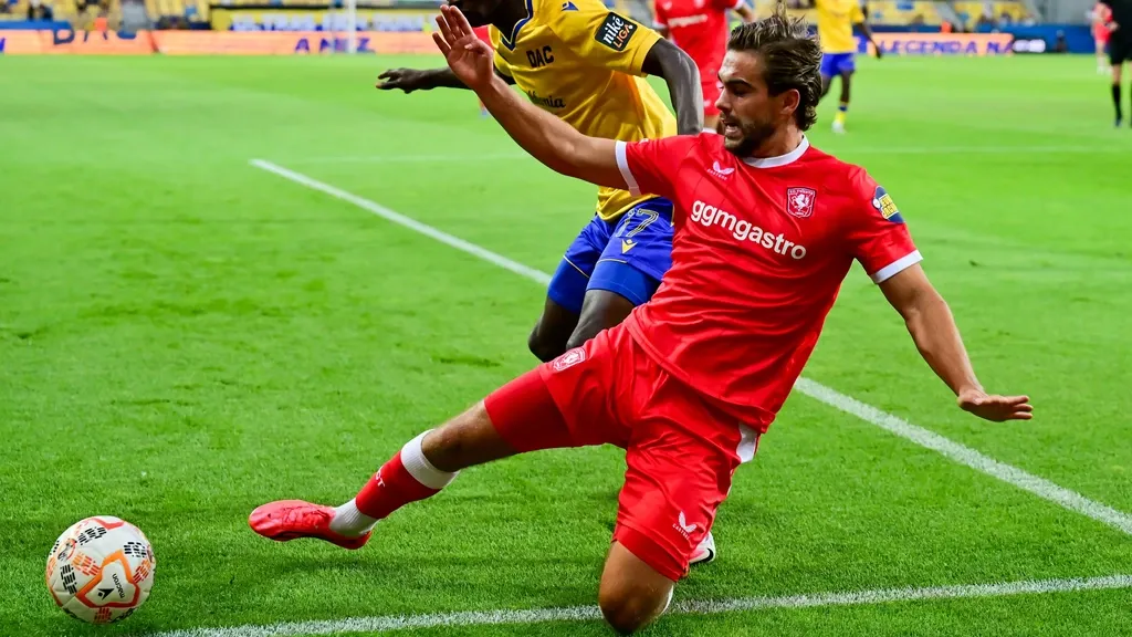 Mediocre Twente draws 3-3 with DAC 1904 but still reaches Conference League play-off