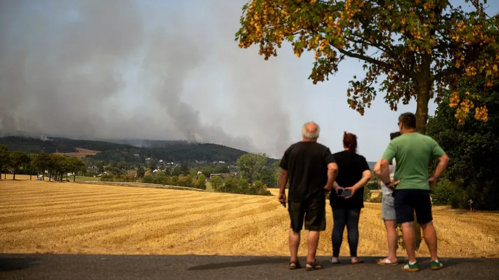 Large wildfire nears evacuated village of Gey in Germany — concerns grow as authorities scramble