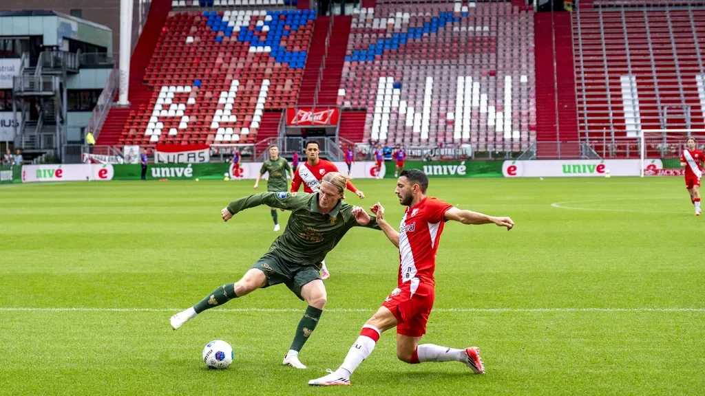 Utrecht salvages draw with two late goals in remaining 26 minutes